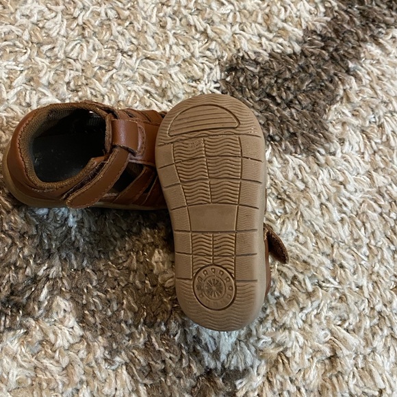 Closed Toe Sandals - Picture 7 of 8